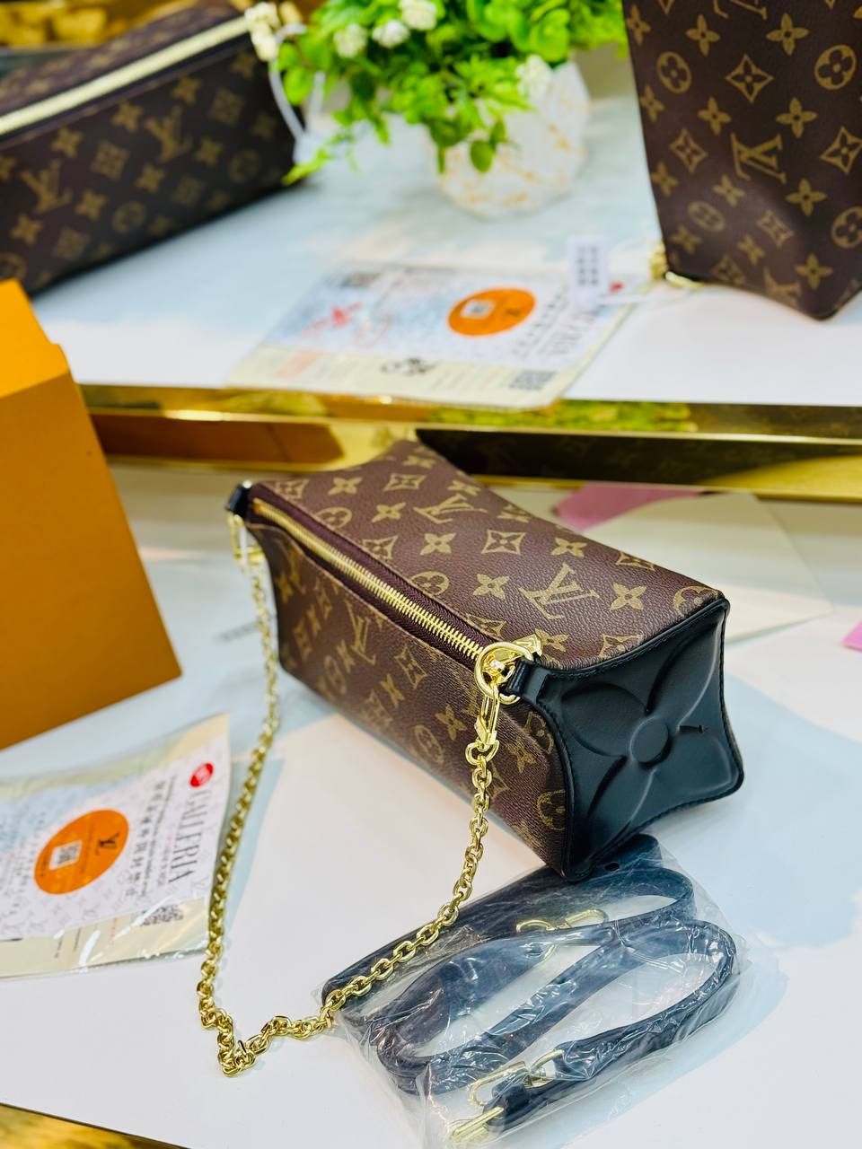 Trousse à main Louis Vuitton Bloom Monogram