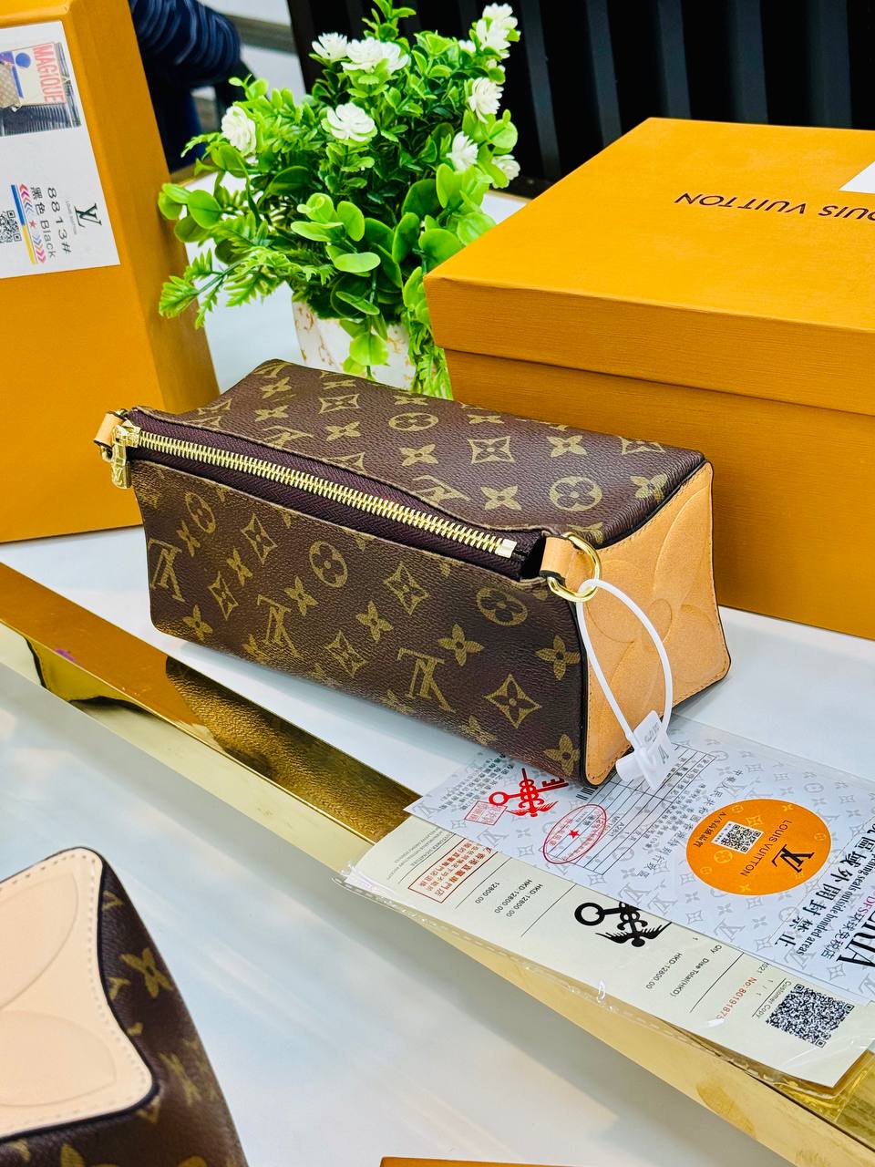 Trousse à main Louis Vuitton Bloom Monogram